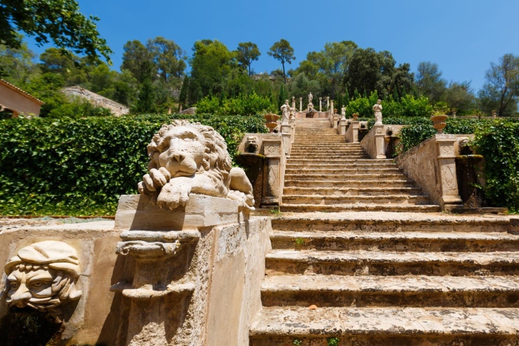 Mallorca-Tipps für Sparfüchse: Treppe auf dem Anwesen La Raixa auf Mallorca