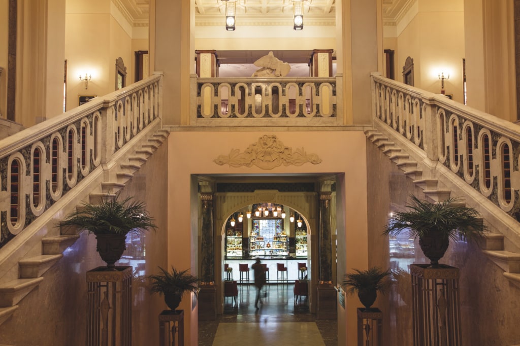 Über diese Treppen im Grand Hotel Europe ging schon so mancher Zar und König.