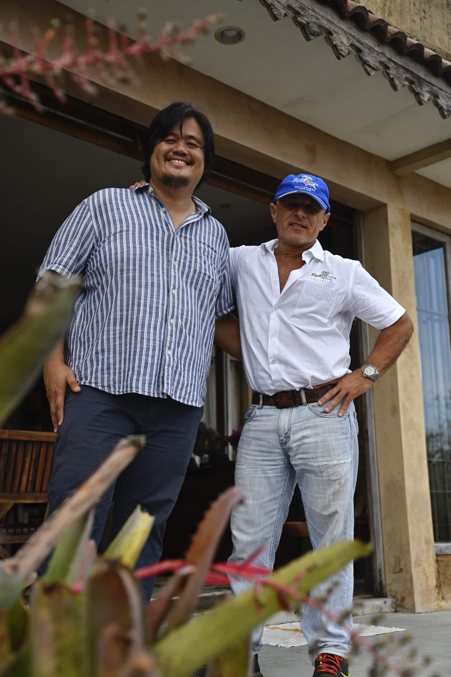 Chris von Sea Explorer und Künstler Karl auf Negros - Philippinen