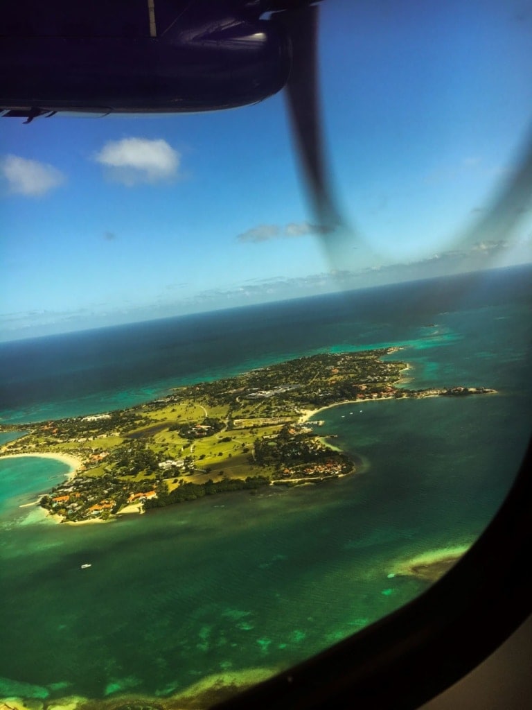Karibikinsel aus Flugzeug fotografiert