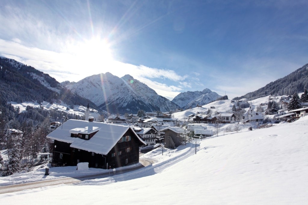 Ein Winterurlaub im Kleinwalsertal wartet mit tollen Erlebnissen in der Natur.
