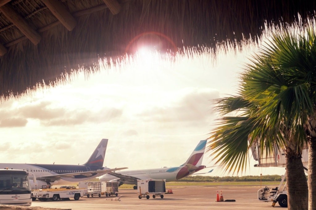 Flugzeuge auf dem Vorfeld des Flughafens Punta Cana
