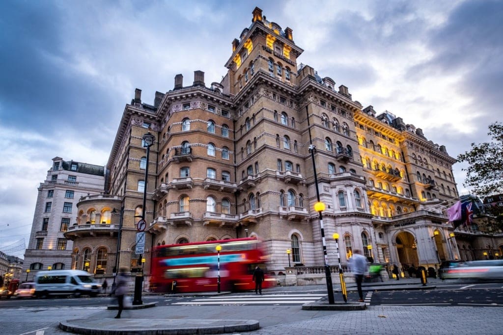 Fassade des Langham Hotel in London