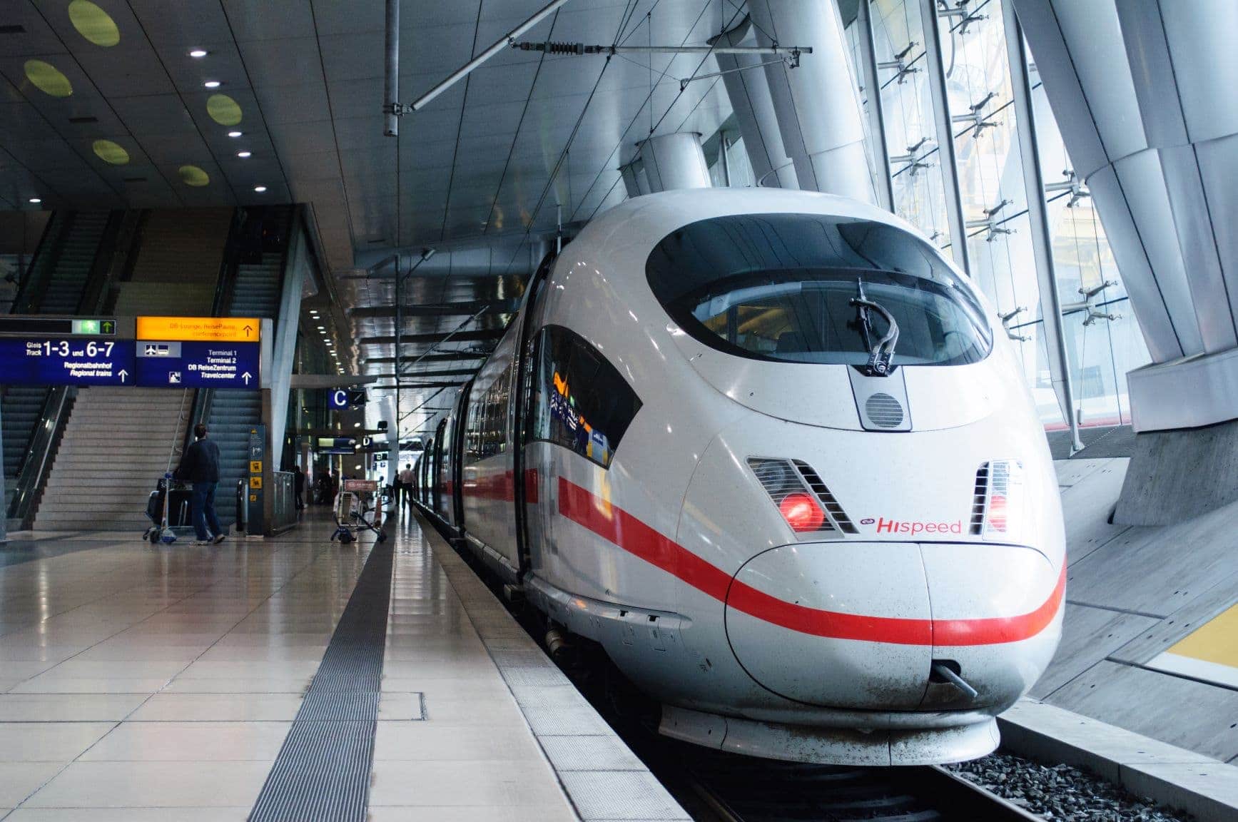 ICE-Zug an Frankfurt Railway Station