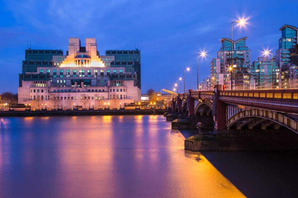 MI6 Vauxhall Bridge