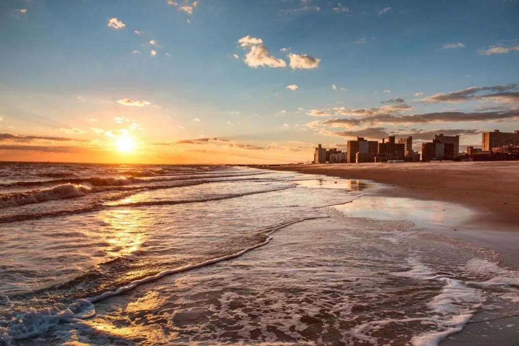 New York auf alternativen Routen entdecken: Brighton Beach in Brooklyn