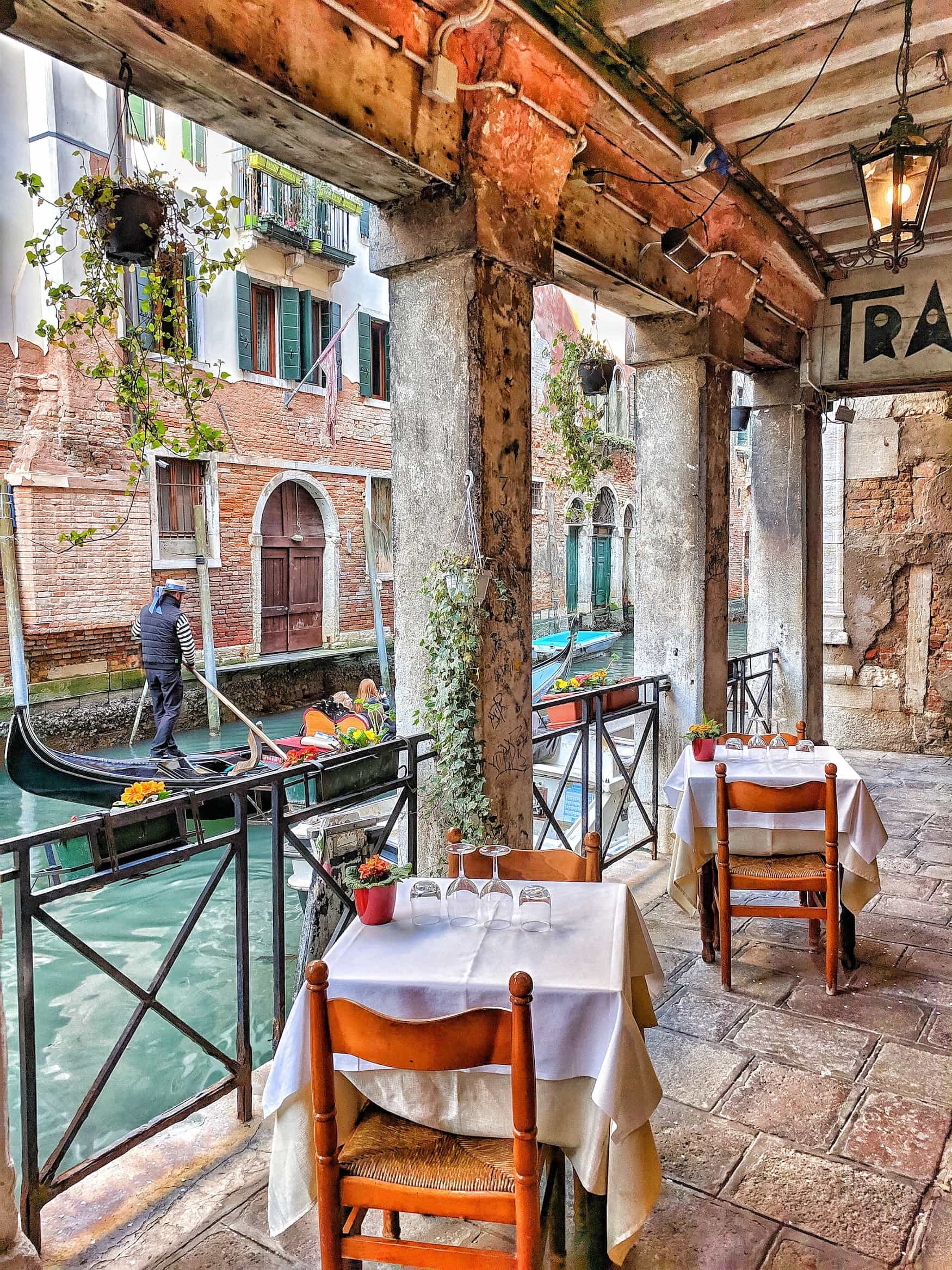 Restaurants an einem Kanal in Venedig