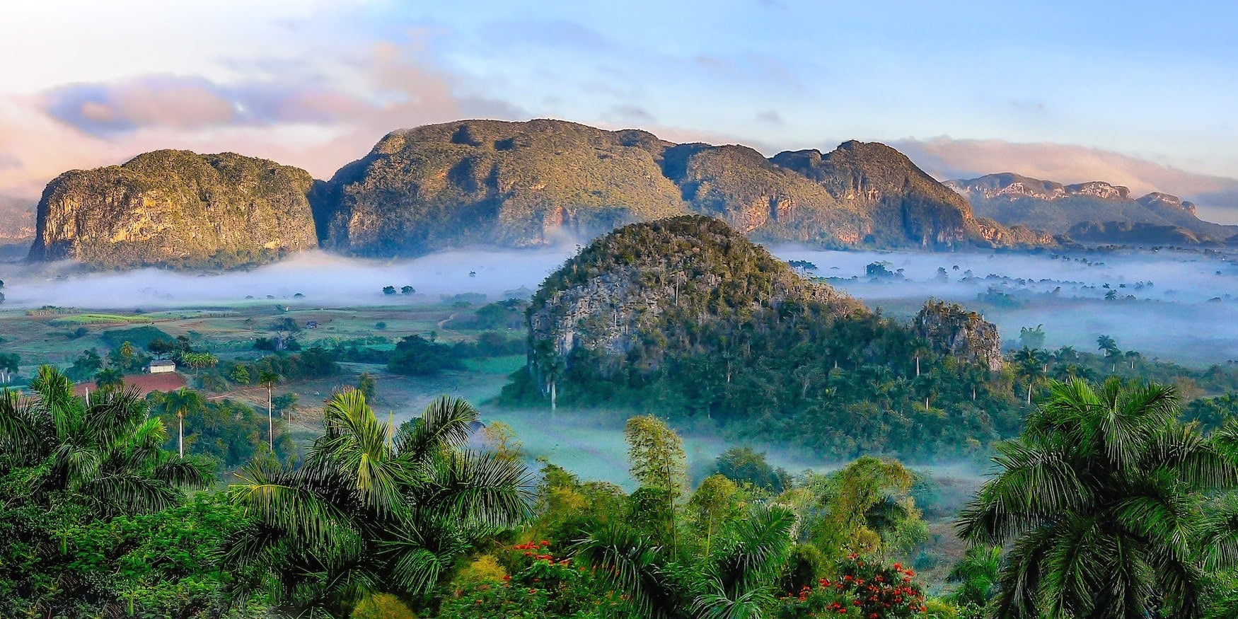 Blick auf Felsen im Viñales-Tal auf Kuba