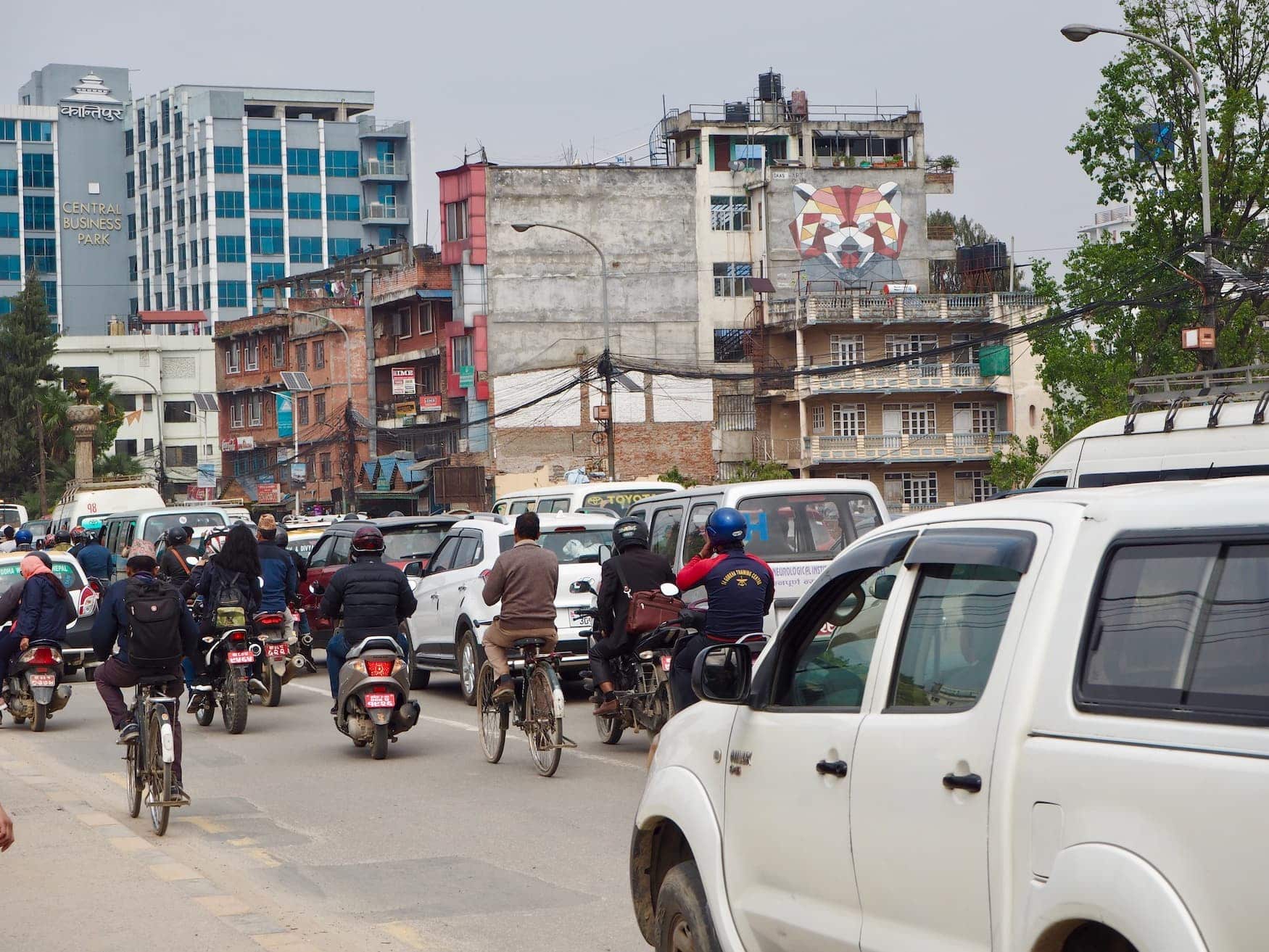 Trubelige STraße in der nepalesischen Hauptstadt Kathmandu