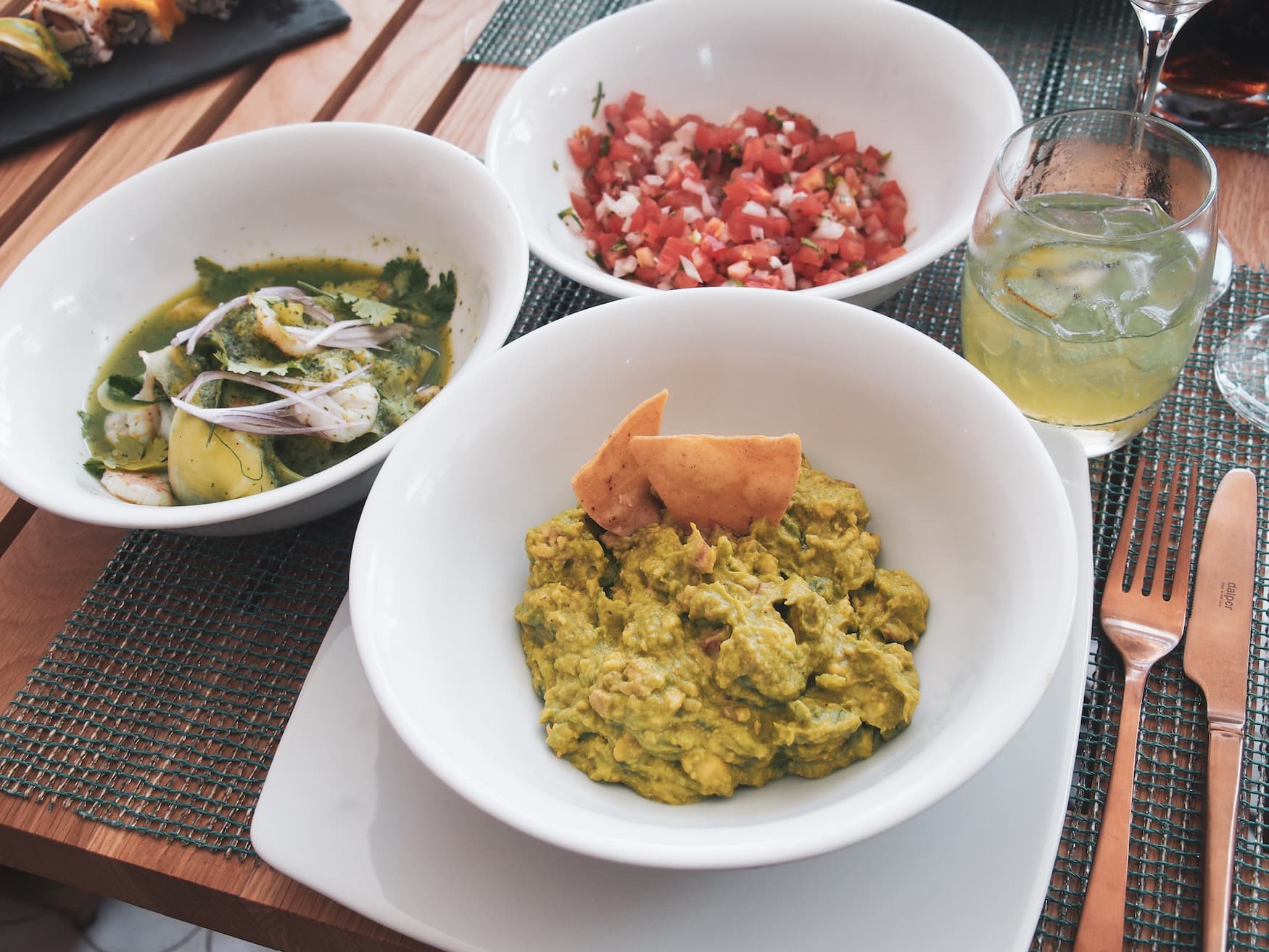 Portion Guacamole und Nachos