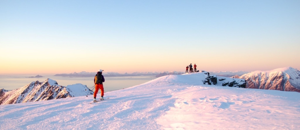 Skifahrer auf einem Berg in Norwegen