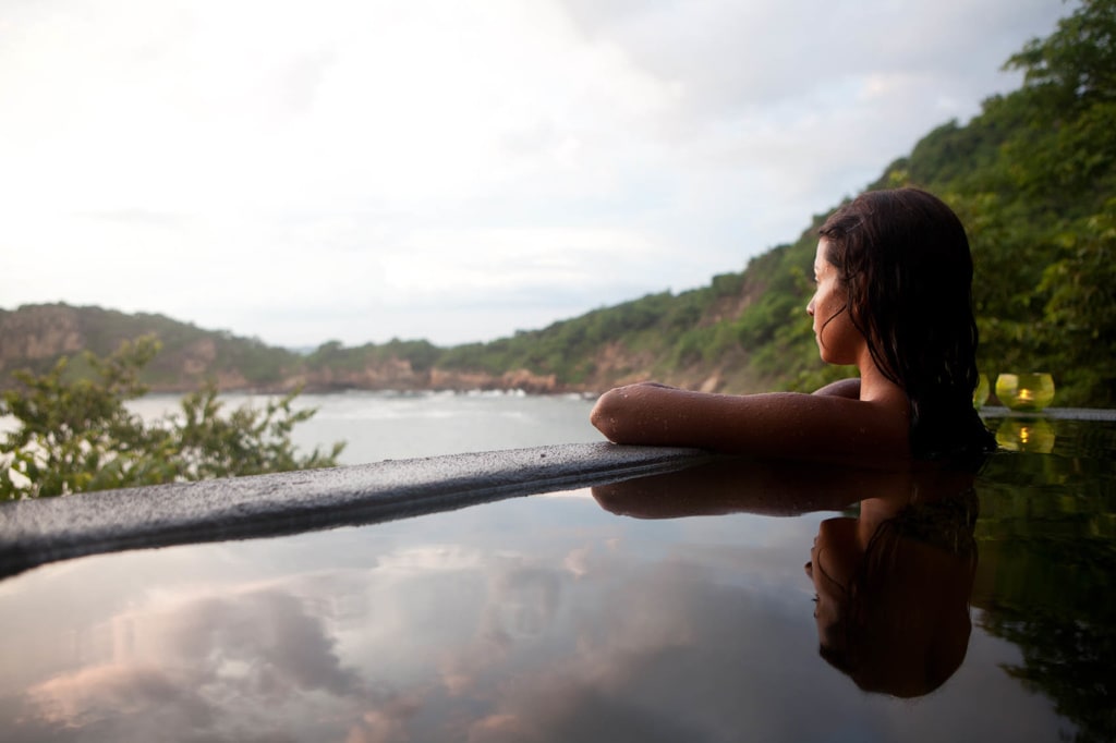 Blick auf Urwald und Pazifik des Aqua Oceanfront Resort in Nicaragua