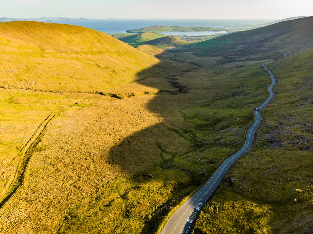 Der Connor Pass auf Irlands Dingle-Halbinsel ist Fahrspaß pur.