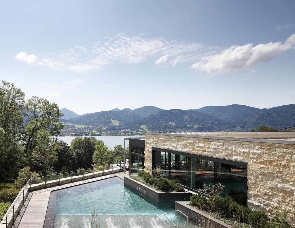 Außenpool des Hotels DAS TEGERNSEE, am Tegernsee in Bayern