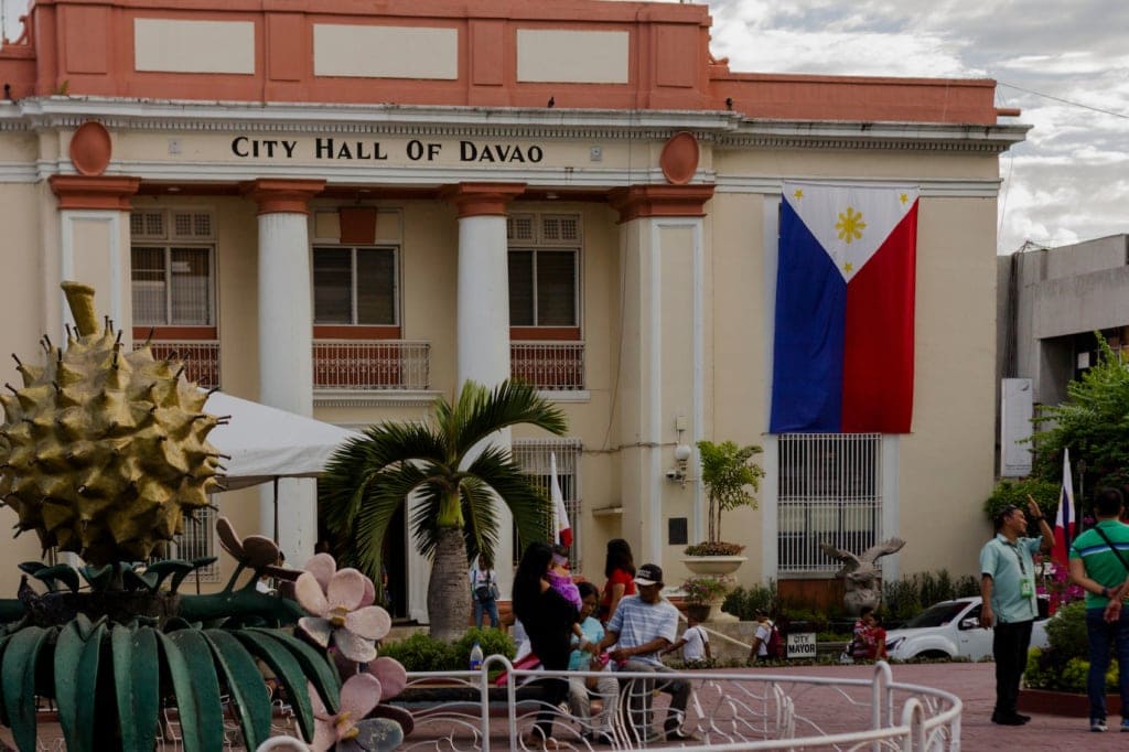 Das Rathaus von Davao ziert eine Durian.