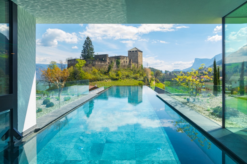Pool mit wunderschöner Aussicht des Hotel Waldhofs