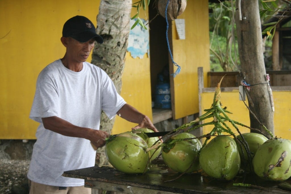 Die Kokosnuss ist ein allerorts beliebter Snack auf den Philippinen.