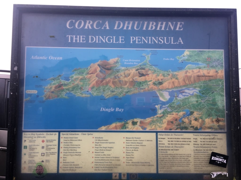 Eine Karte zeigt die Topografie der Dingle-Halbinsel.