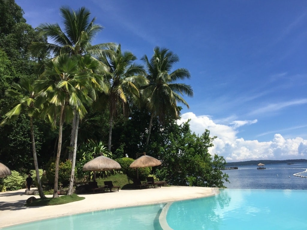 Der Pool des Pearl Farm Beach Resorts auf Mindanao kann sich mehr als sehen lassen.