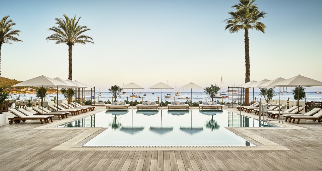 Der Pool des Nabu Hotels in Ibiza