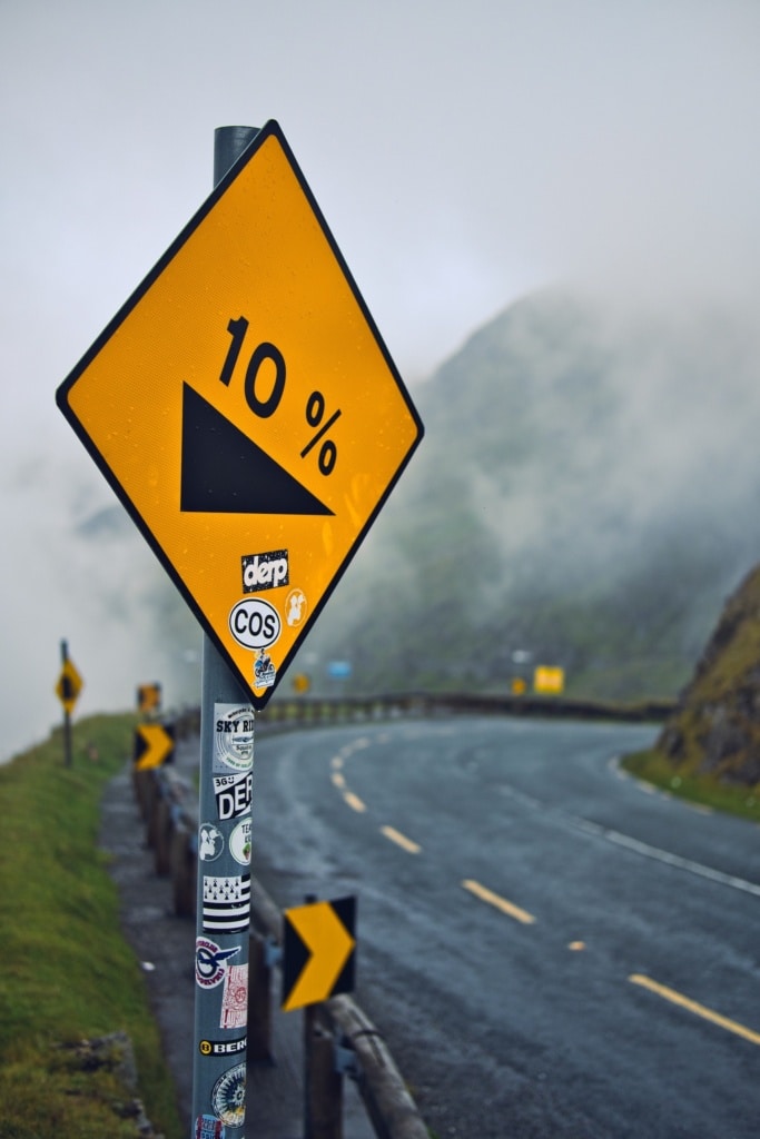Der Slea Head Drive führt unmittelbar an der Küste von Dingle entlang.