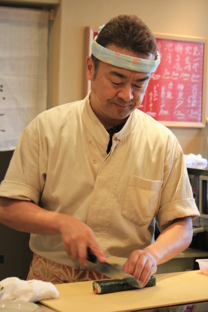Der Sushi Master richtet an.