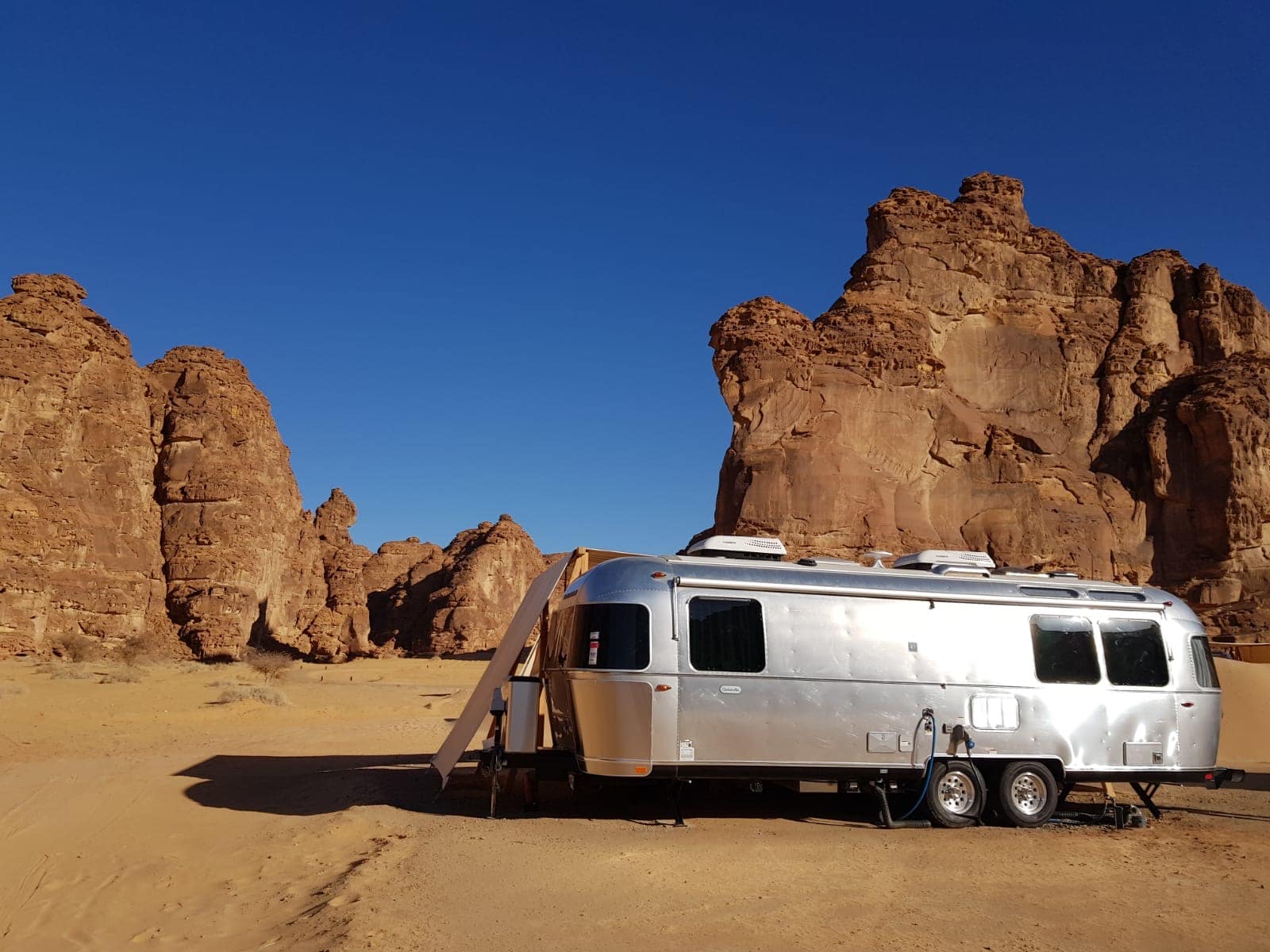 Airstream in der Wüste Saudi-Arabiens