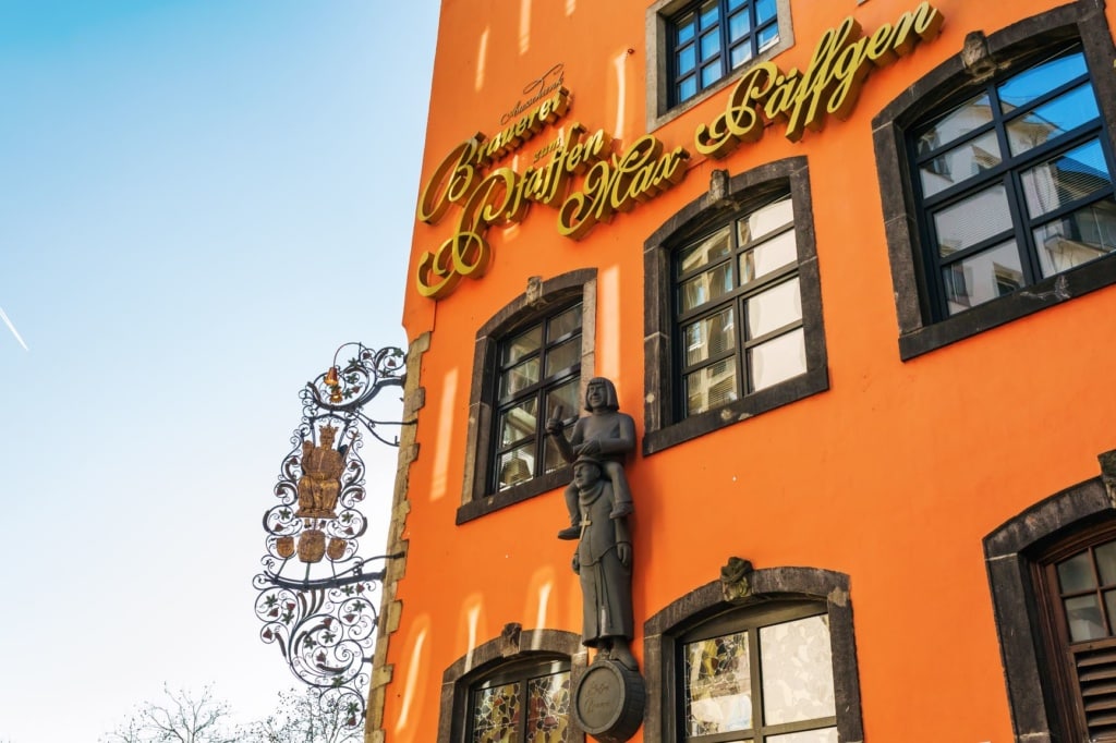 Fassade des Brauhaus Päffgen in Köln