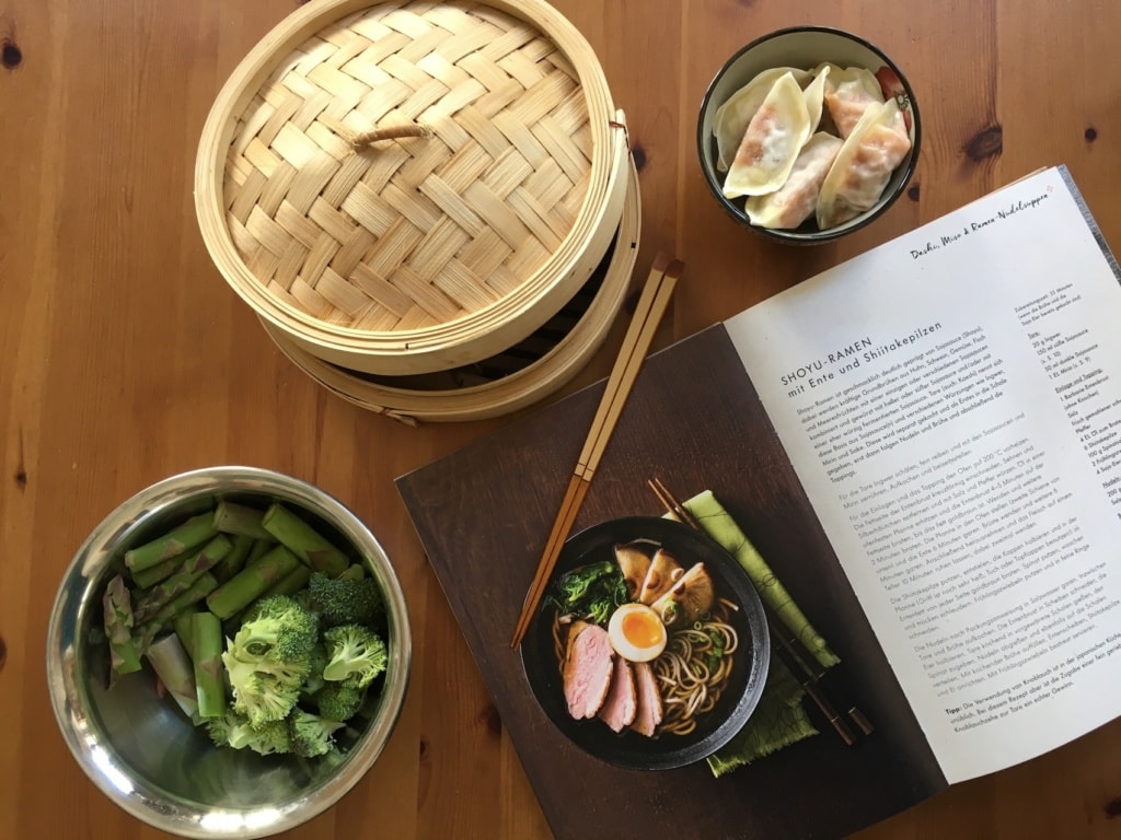 Sushi und Co: Mit diesem Kochbuch holt ihr Euch Japan nach Hause.