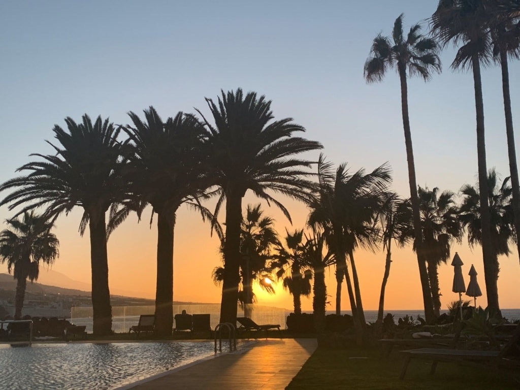 Sonnenuntergang am Hotelpool