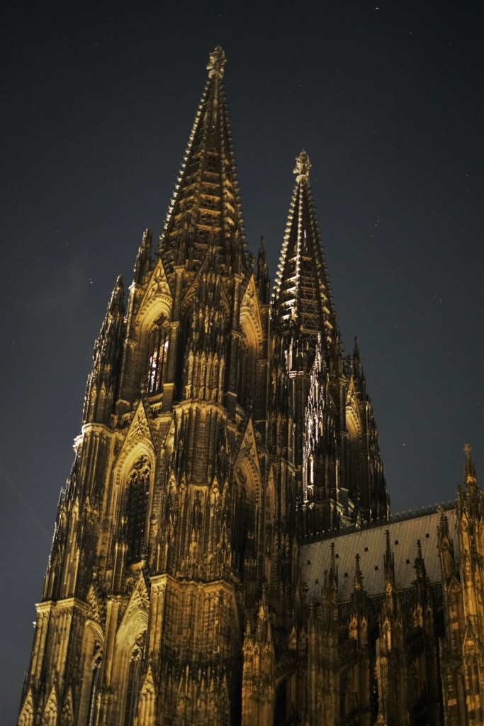 Kölner Dom vom Roncalliplatz betrachtet