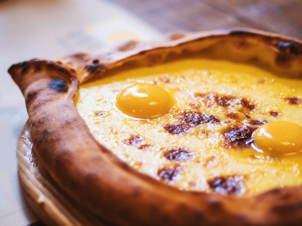 Khachapuri ist das schwerste unserer Brotrezepte aus Asien.
