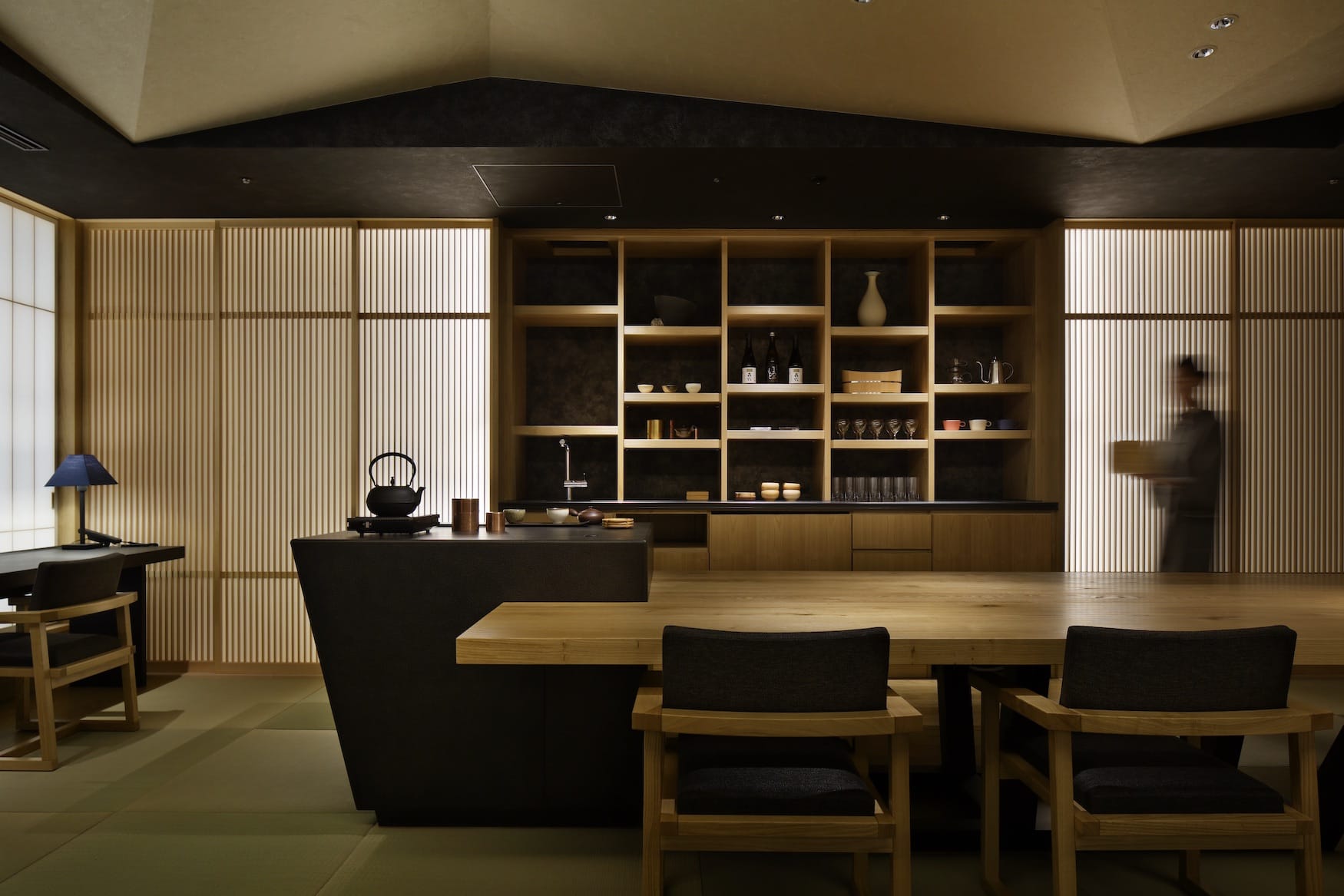 Minimalistisches Interior im Hoshinoya in Tokio, einem tollen Architekturhotel