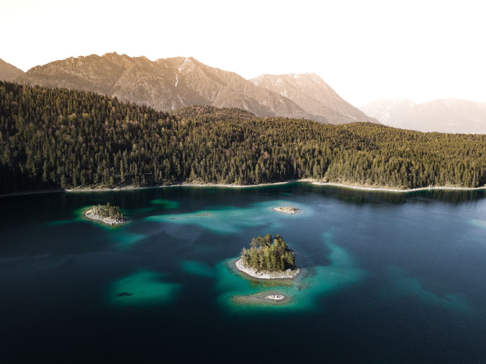 Inseln in Eibsee in Bayern