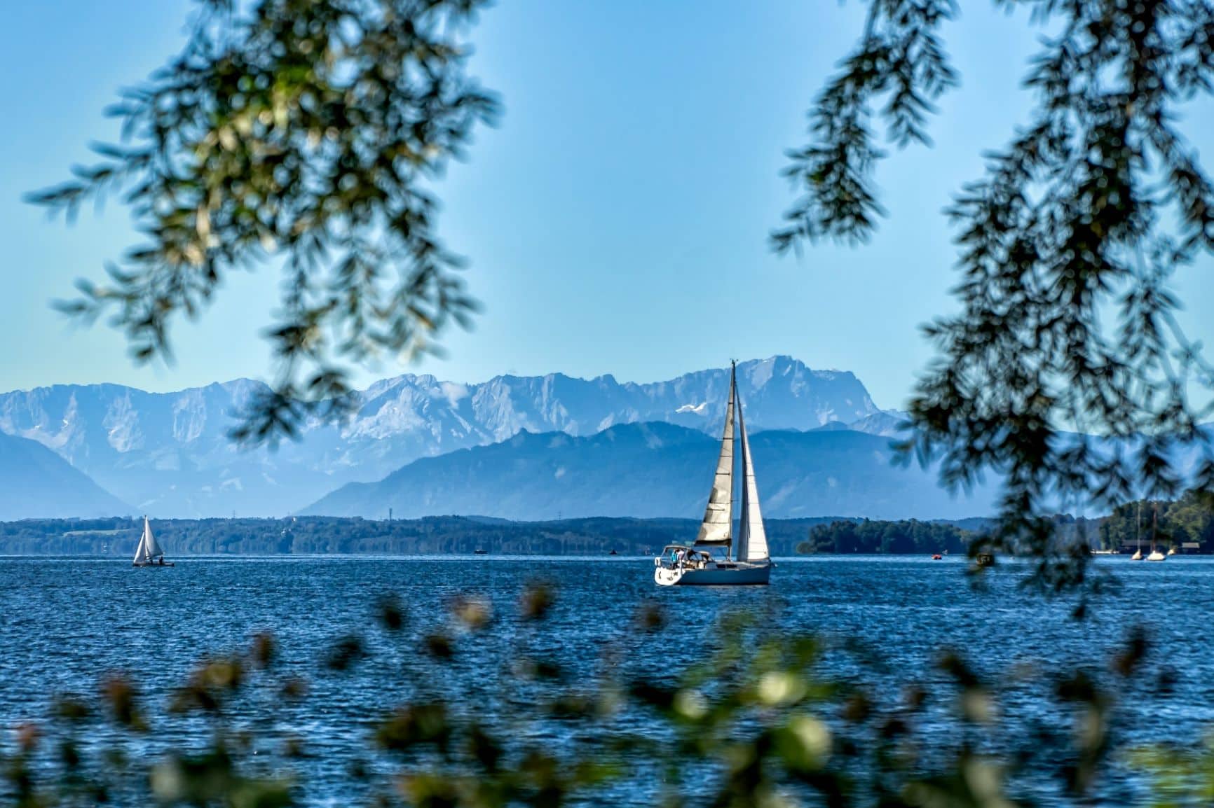 Segeln auf dem Starnberger See in Bayern