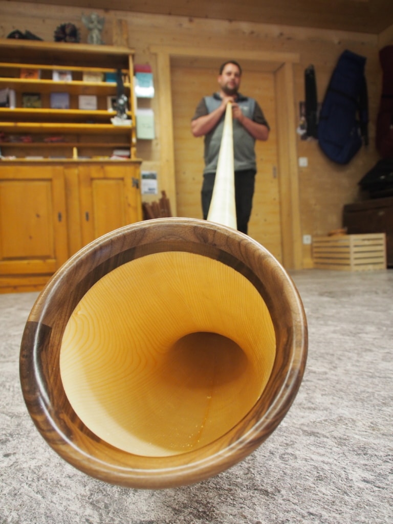 Das Alphorn ist ein Instrument mit Tradition in der Schweiz.