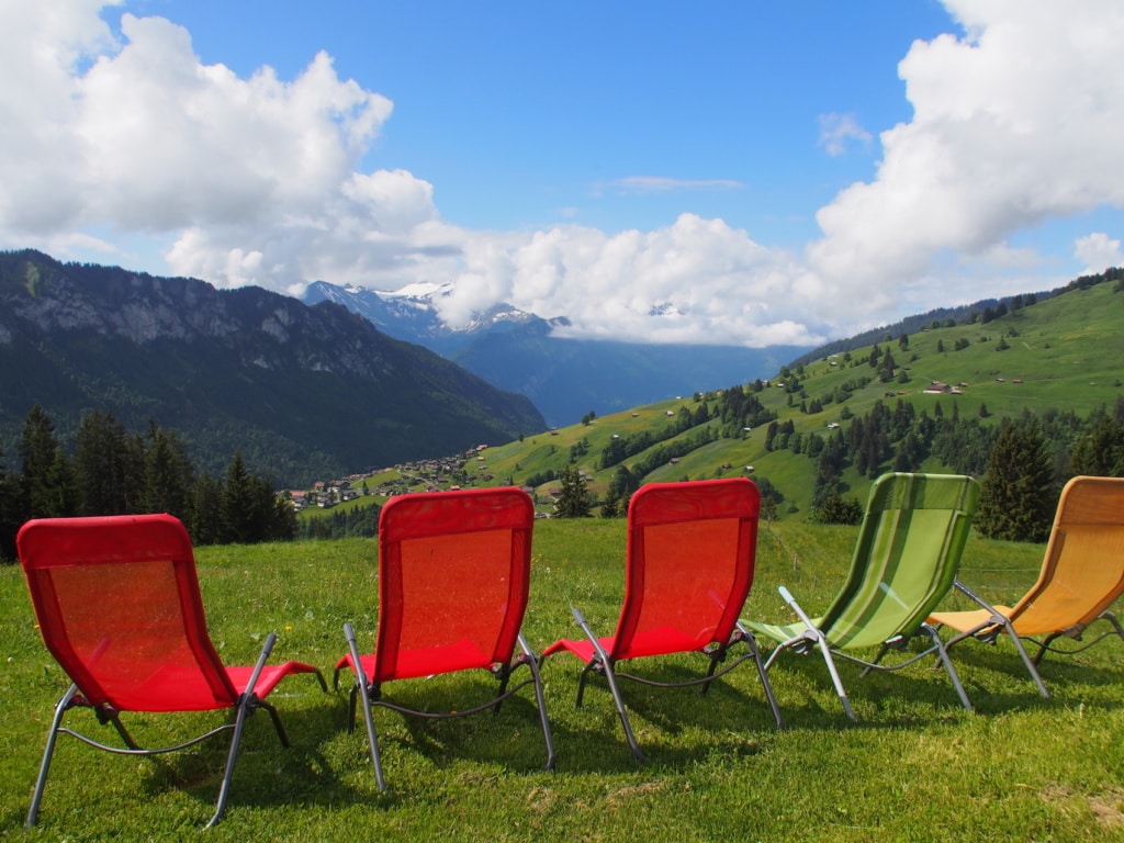 Der Blick von der Alm lädt zum Träumen ein.