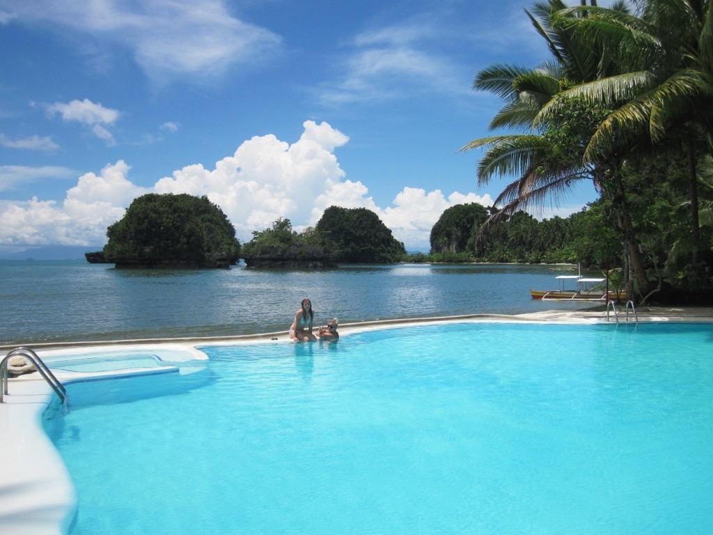 Das Caluwayan Beach Resort au Samar lädt zum Pool-Tag ein.