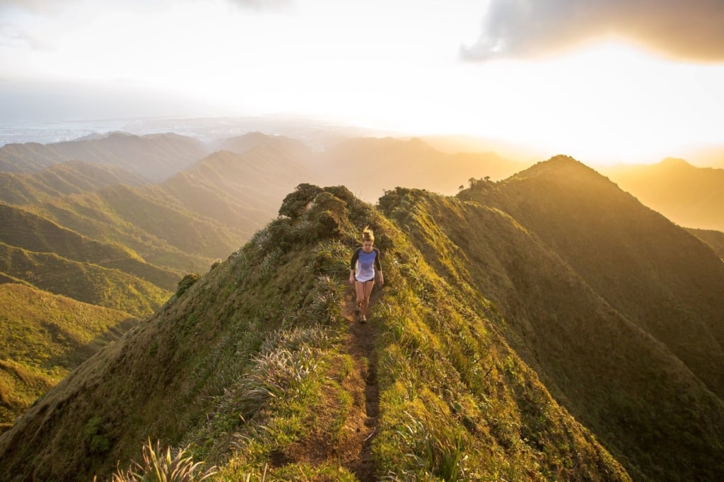 Frau auf den Haiku Staris in Kaneohe