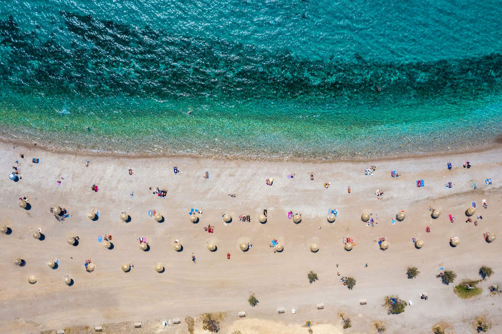 Drohnenaufnahme vom Strand Glyfada in Athen