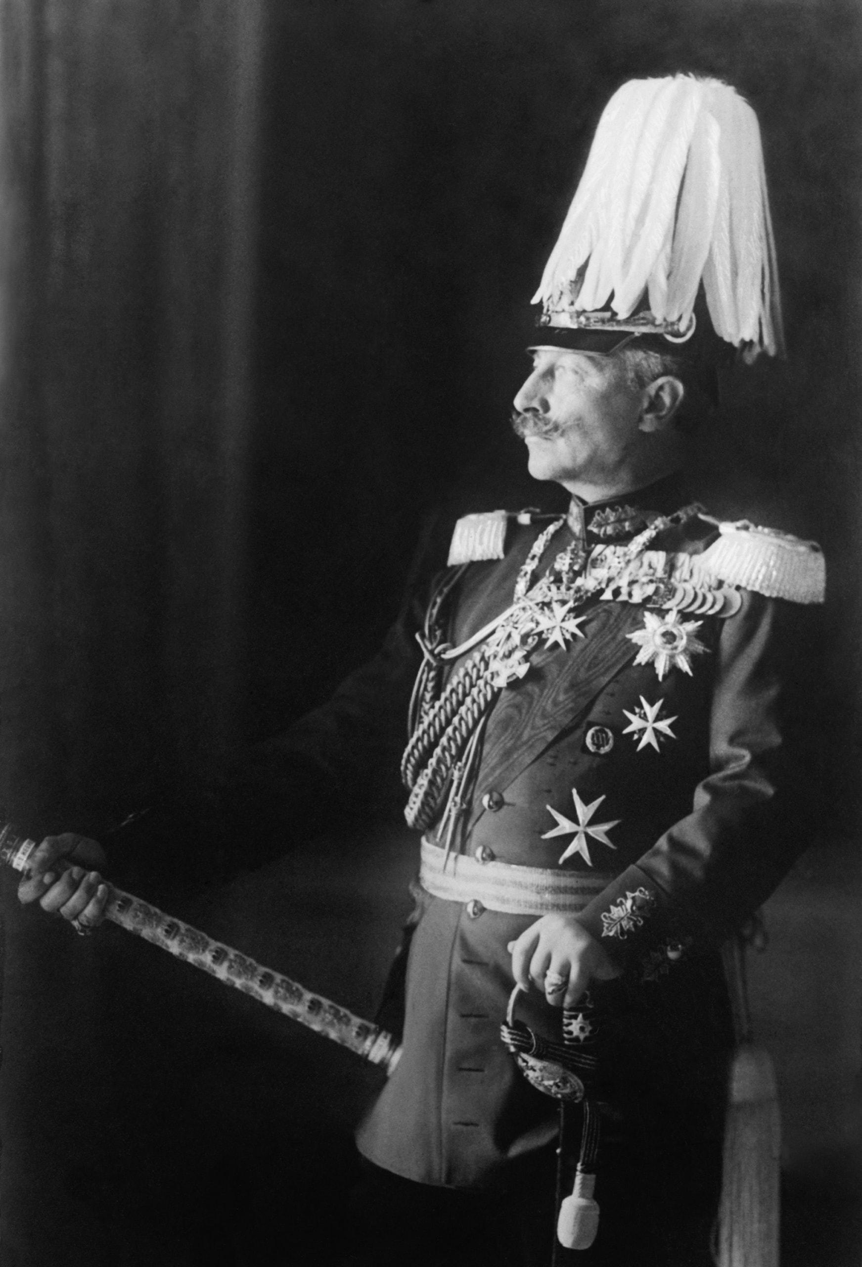 Kaiser Wilhelm II von Deutschland präsentiert sich in Uniform