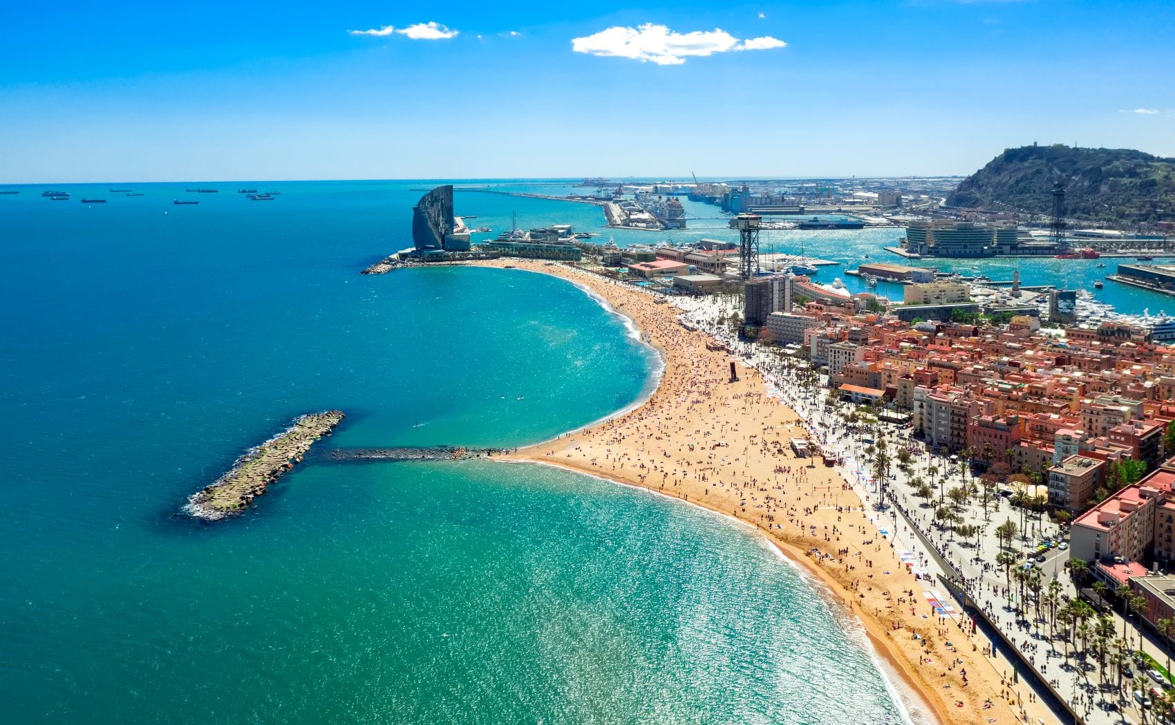 San Sebastian Beach in Barcelona aus der Vogelperspektive