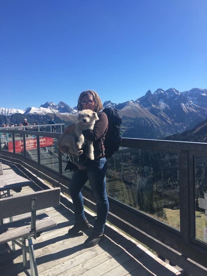 Maike Marth mit Malteser Hund