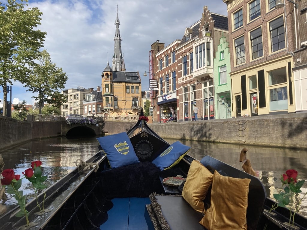 Auf einer Gondel durch Leeuwarden zu schweben bleibt ein besonderes Erlebnis!