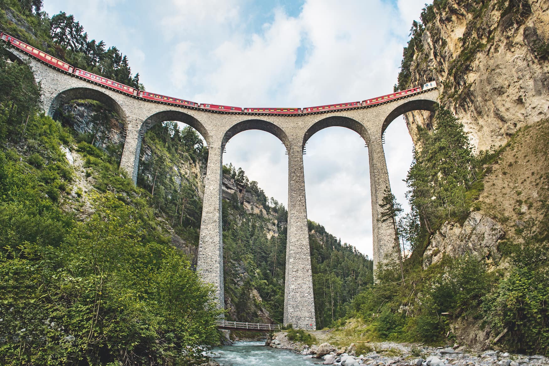 Landwasserviadukt bei Filisur, 65m hoch und 136m lang. Wahrzeichen der Rhaetischen Bahn und UNESCO-Weltkulturerbe