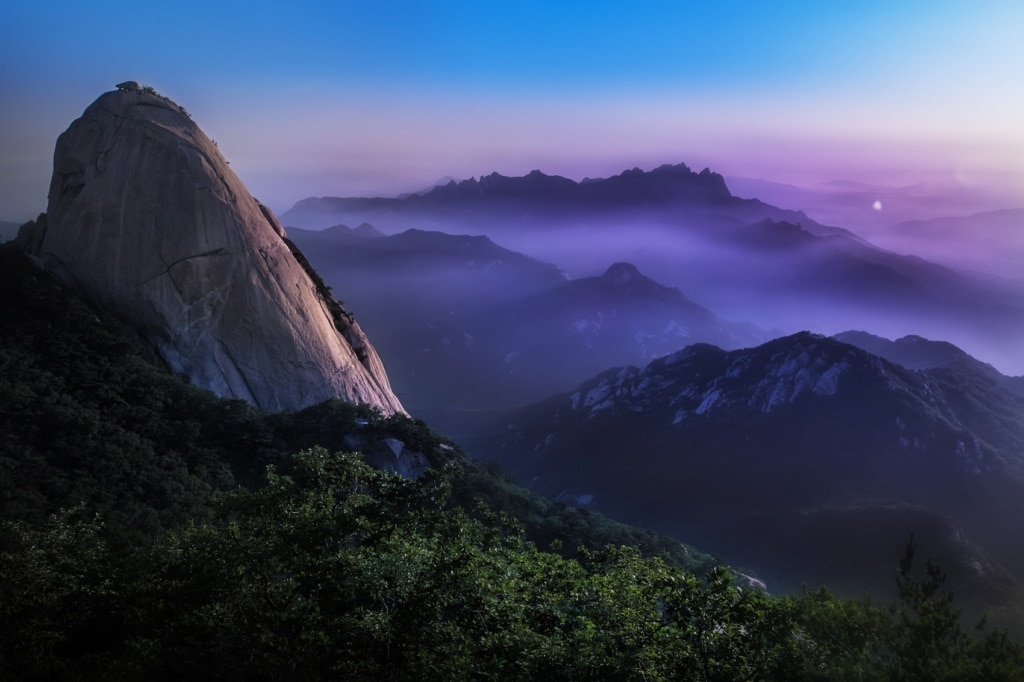 Die Berge Bukhansan locken für Wanderungen in die Natur.