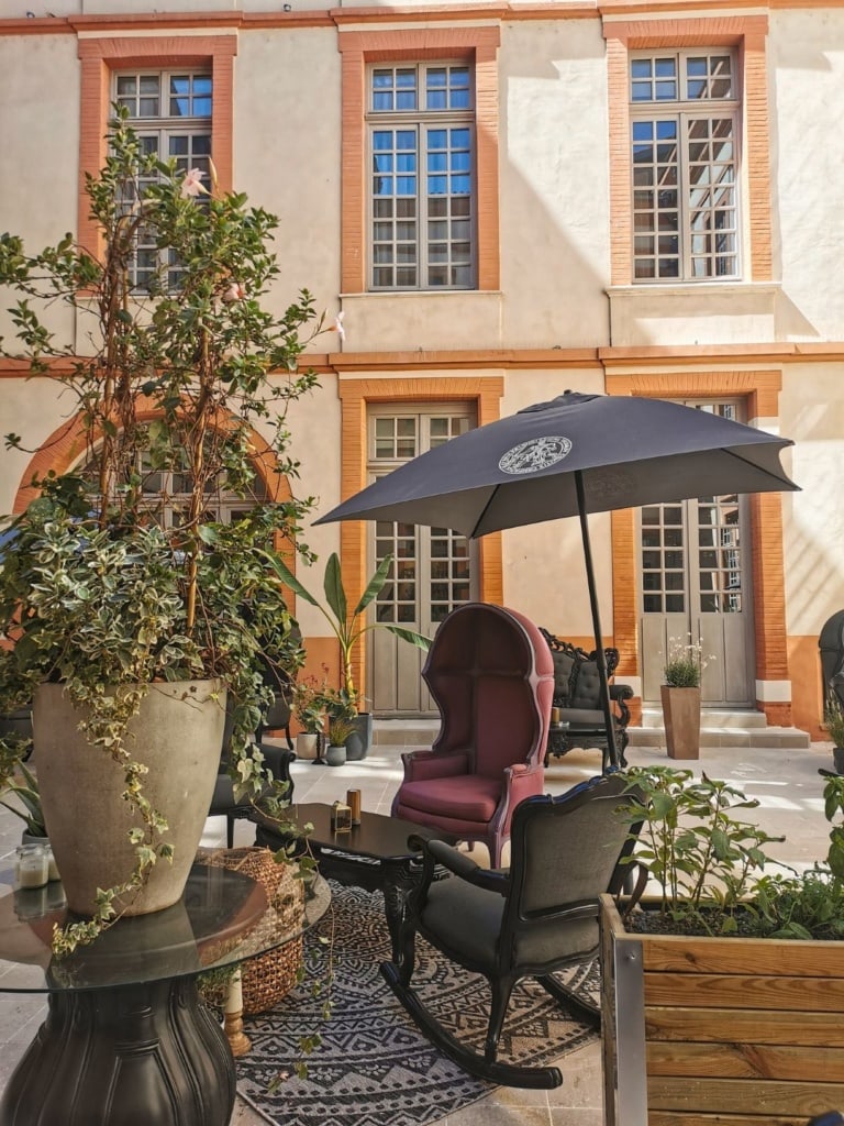 Innenhof im La Terrasse by CC 3
