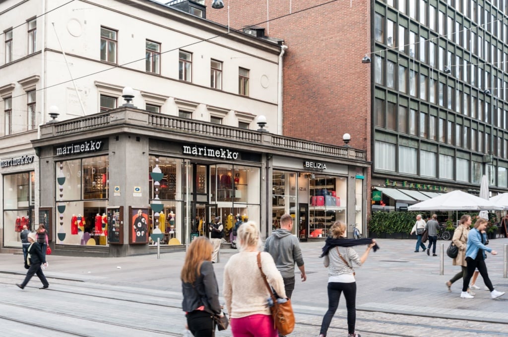 Straße vor dem Marimekko in Helsinki