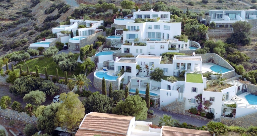 Vogelperspektive auf das Elounda Golf Villas & Resort