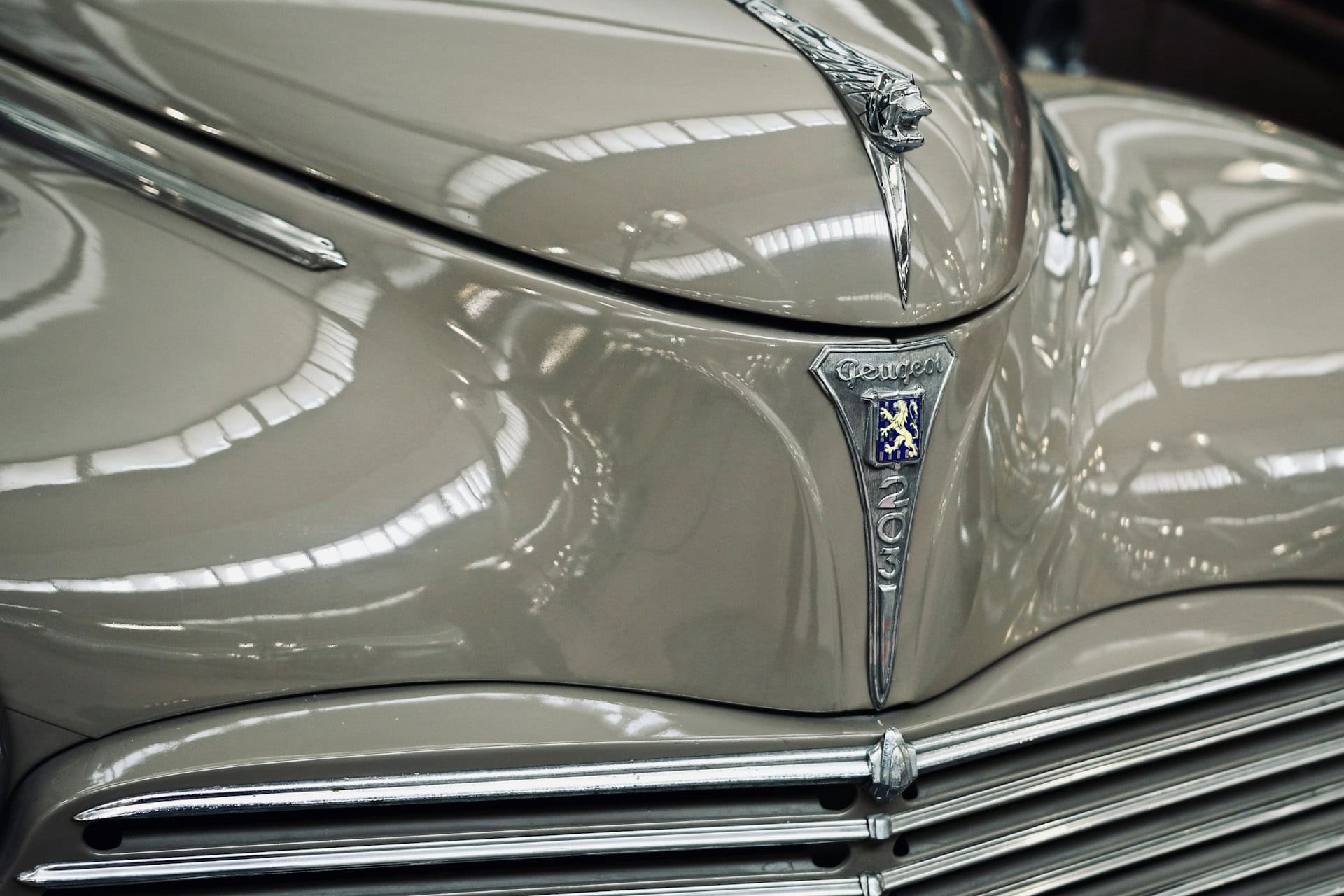 Nahaufnahme eines historischen Autos im Automobilmuseum Mulhouse im Elsass